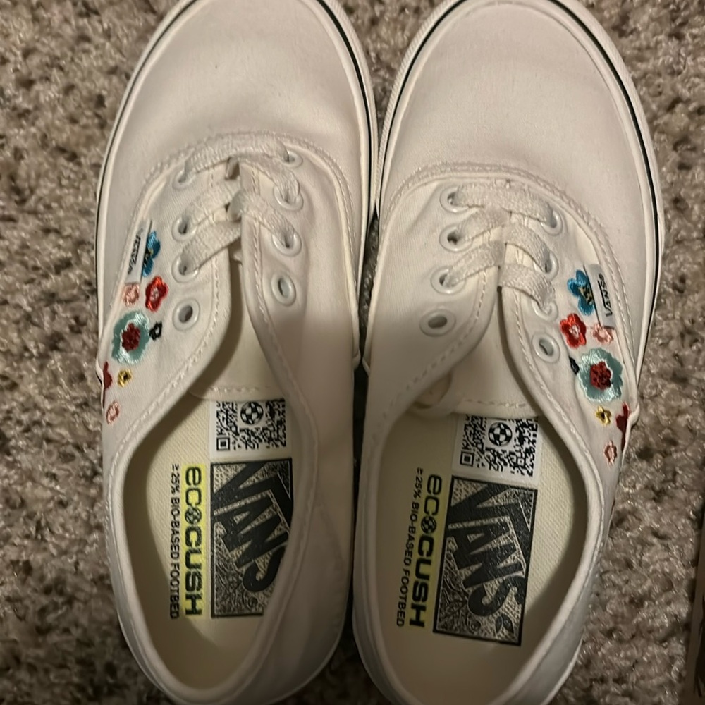 Vans Brand new in box size 6 women’s sneakers